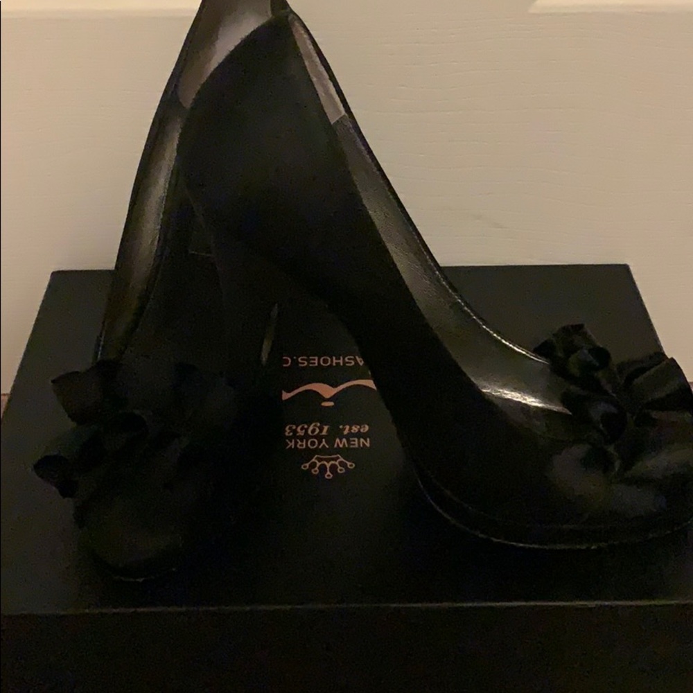 Ladies platform pumps.